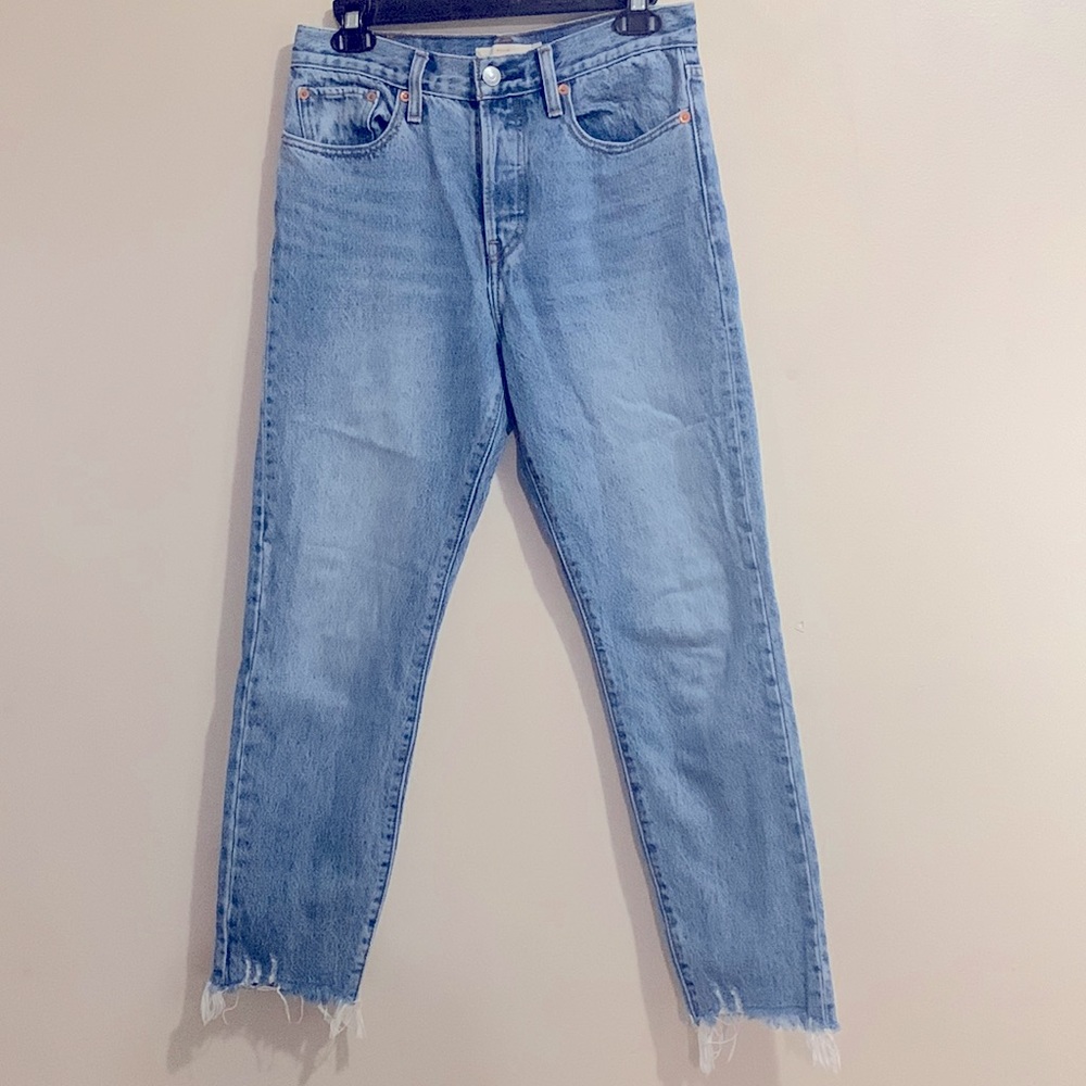 Levi’s | Light Red Tag Button Fly WEDGIE High Rise Raw Hem Jeans Size 27 Classic